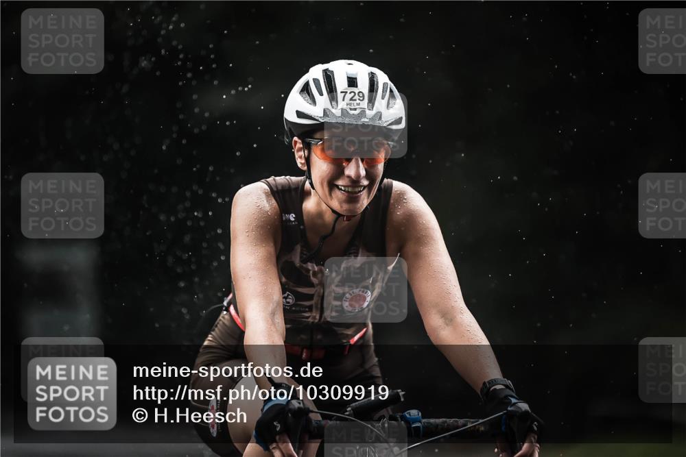 13.09.2026 - Stadtparktriathlon H.Heesch http://msf.ph/oto/10309919 13.09.2026 11:43:03 Radfahren 729, 758, 822, 908, 916, 924 meine-sportfotos.de