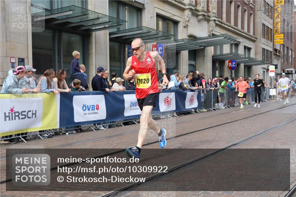 13.09.2026 - 21. swb-Marathon Bremen Strokosch-Dieckow http://msf.ph/oto/10309922 13.09.2026 10:54:52 Ziel 10555, 10646, 11001, 11014, 11466, 11620, 11631, 11860, 11908, 11910, 11976, 12201, 12218, 12549, 10589, 10608, 10646, 10704, 10901, 11040, 11174, 11389, 11569, 11874, 11889, 12038, 12313, 12519, 12800, 13526, 13592 meine-sportfotos.de