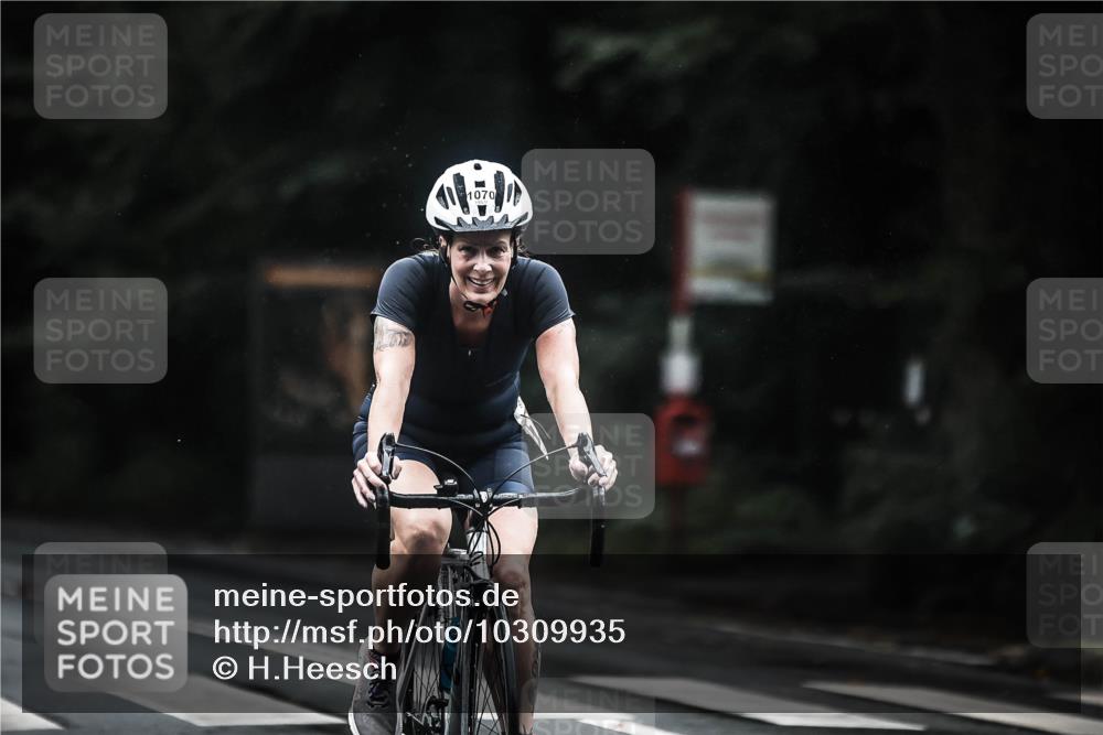 13.09.2026 - Stadtparktriathlon H.Heesch http://msf.ph/oto/10309935 13.09.2026 12:49:53 Radfahren 1070, 1085, 1089, 1300 meine-sportfotos.de