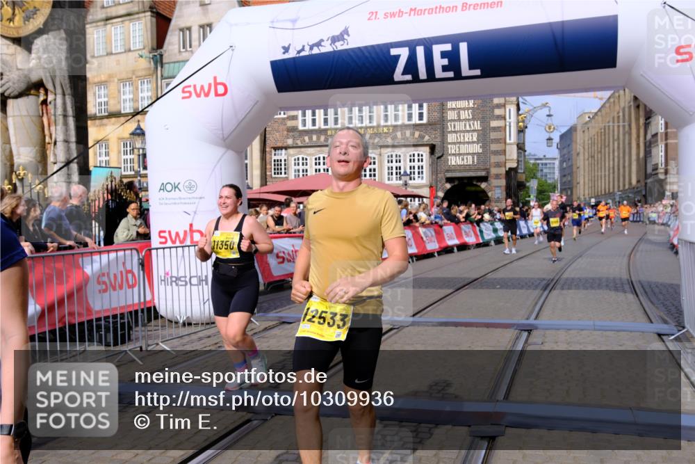 13.09.2026 - 21. swb-Marathon Bremen Tim E. http://msf.ph/oto/10309936 13.09.2026 10:52:51 Ziel 10193, 10339, 10652, 10761, 10812, 10906, 10958, 11002, 11109, 11144, 11350, 11362, 11604, 11605, 11669, 12361, 12399, 12439, 12533 meine-sportfotos.de