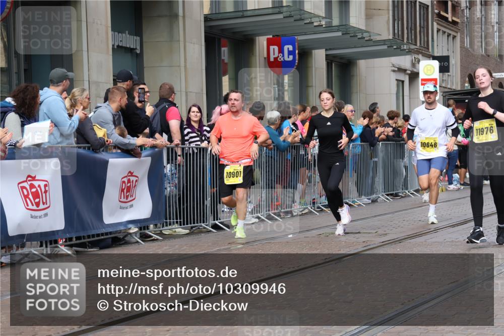 13.09.2026 - 21. swb-Marathon Bremen Strokosch-Dieckow http://msf.ph/oto/10309946 13.09.2026 10:54:53 Ziel 10555, 10725, 11001, 11014, 11466, 11620, 11631, 11860, 11908, 11910, 11976, 12201, 12218, 12549, 10589, 10608, 10646, 10704, 10901, 11040, 11174, 11389, 11569, 11874, 11889, 12038, 12313, 12519, 12800, 13526, 13592 meine-sportfotos.de