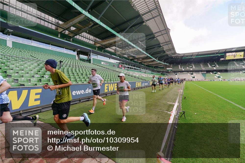 13.09.2026 - 21. swb-Marathon Bremen Michael Burmester http://msf.ph/oto/10309954 13.09.2026 13:07:06 Laufen im Stadion 109, 132, 156, 217, 287, 303, 310, 372, 430, 454, 489, 578, 607, 613, 682, 716, 784, 800, 808, 809, 831, 834, 846, 911, 922, 1083, 1173, 1189, 1205, 1210, 1274, 1322, 1364, 1365, 1369, 1387, 1395, 1437, 1532, 1533, 1545, 1574, 1581, 1600, 1823, 1831, 1841, 1848, 1854, 1871, 1909, 1926, 1938, 2003, 2070, 2076, 2090, 2219, 2244, 2275, 2283, 2310, 2318, 2355, 2356, 2393, 2405, 2440, 2464, 2492, 2565, 2699, 2707, 2721, 2731, 2755, 2802, 2818, 2831, 2902, 2911, 2949, 2960, 3055 meine-sportfotos.de