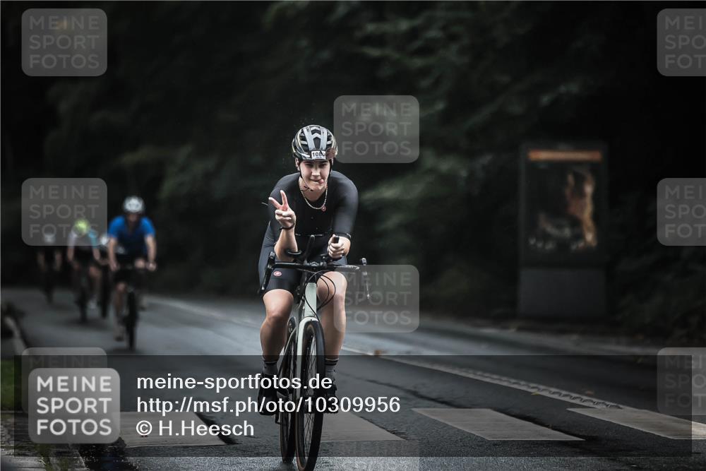 13.09.2026 - Stadtparktriathlon H.Heesch http://msf.ph/oto/10309956 13.09.2026 12:49:56 Radfahren 1070, 1085, 1089, 1177, 1210, 1300 meine-sportfotos.de
