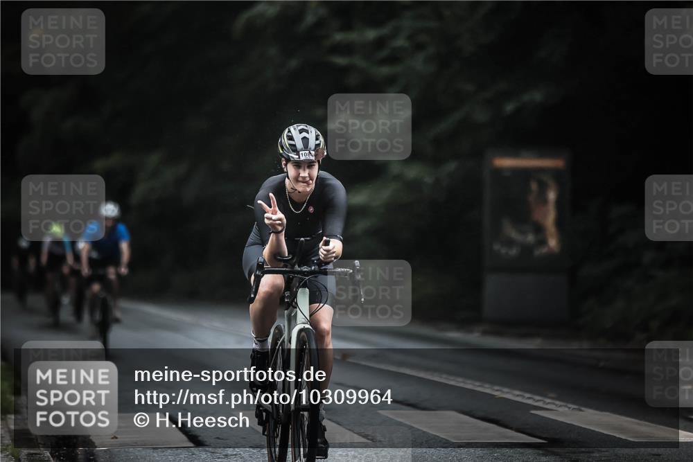 13.09.2026 - Stadtparktriathlon H.Heesch http://msf.ph/oto/10309964 13.09.2026 12:49:56 Radfahren 1070, 1085, 1089, 1177, 1210, 1300 meine-sportfotos.de