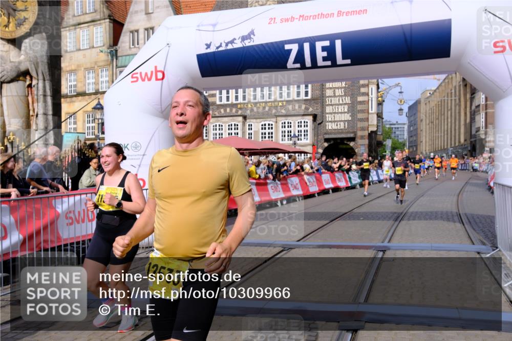 13.09.2026 - 21. swb-Marathon Bremen Tim E. http://msf.ph/oto/10309966 13.09.2026 10:52:51 Ziel 10193, 10339, 10652, 10761, 10812, 10906, 10958, 11002, 11109, 11144, 11350, 11362, 11604, 11605, 11669, 12361, 12399, 12439, 12533 meine-sportfotos.de