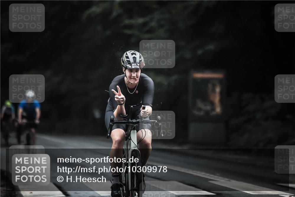 13.09.2026 - Stadtparktriathlon H.Heesch http://msf.ph/oto/10309978 13.09.2026 12:49:56 Radfahren 1070, 1085, 1089, 1177, 1210, 1300 meine-sportfotos.de