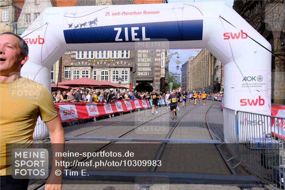 13.09.2026 - 21. swb-Marathon Bremen Tim E. http://msf.ph/oto/10309983 13.09.2026 10:52:51 Ziel 10193, 10339, 10652, 10761, 10812, 10906, 10958, 11002, 11109, 11144, 11350, 11362, 11604, 11605, 11669, 12361, 12399, 12439, 12533 meine-sportfotos.de