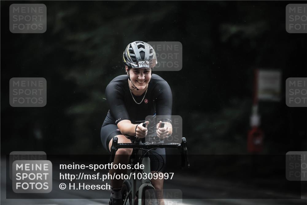 13.09.2026 - Stadtparktriathlon H.Heesch http://msf.ph/oto/10309997 13.09.2026 12:49:56 Radfahren 1070, 1085, 1089, 1177, 1210, 1300 meine-sportfotos.de