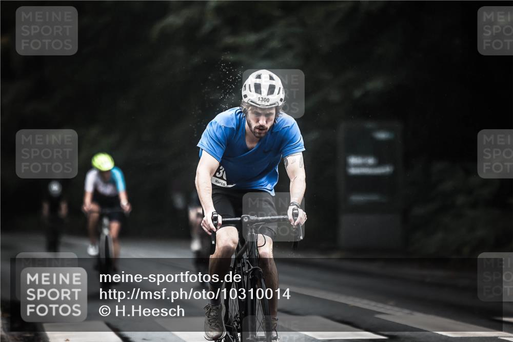 13.09.2026 - Stadtparktriathlon H.Heesch http://msf.ph/oto/10310014 13.09.2026 12:49:59 Radfahren 1070, 1089, 1177, 1210, 1276, 1300 meine-sportfotos.de