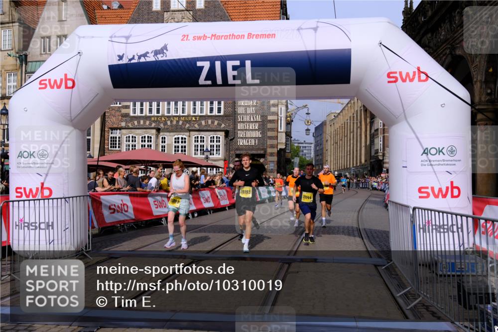 13.09.2026 - 21. swb-Marathon Bremen Tim E. http://msf.ph/oto/10310019 13.09.2026 10:52:56 Ziel 10193, 10339, 10652, 10761, 10812, 10827, 10906, 10958, 11002, 11109, 11144, 11350, 11362, 11597, 11604, 11605, 12338, 12361, 12399, 12439, 12533 meine-sportfotos.de