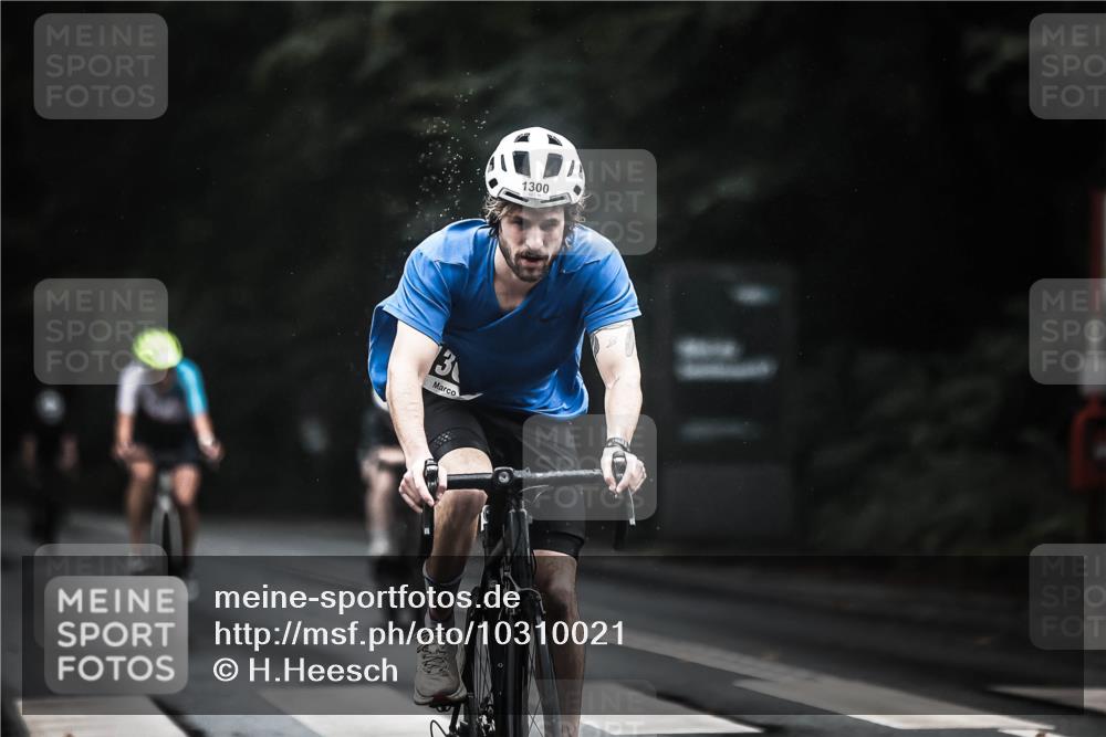 13.09.2026 - Stadtparktriathlon H.Heesch http://msf.ph/oto/10310021 13.09.2026 12:49:59 Radfahren 1070, 1089, 1177, 1210, 1276, 1300 meine-sportfotos.de