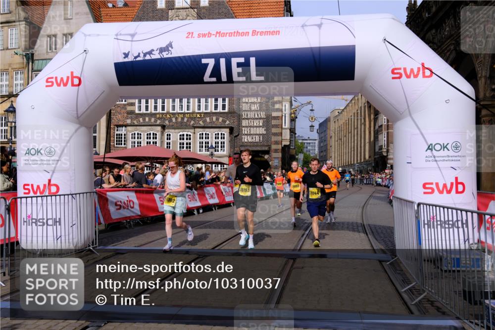 13.09.2026 - 21. swb-Marathon Bremen Tim E. http://msf.ph/oto/10310037 13.09.2026 10:52:57 Ziel 10193, 10339, 10652, 10734, 10812, 10827, 10906, 10958, 11002, 11109, 11144, 11350, 11362, 11597, 11604, 11605, 12338, 12361, 12399, 12439, 12533 meine-sportfotos.de