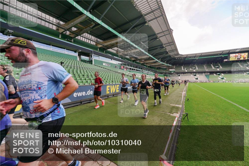 13.09.2026 - 21. swb-Marathon Bremen Michael Burmester http://msf.ph/oto/10310040 13.09.2026 13:07:16 Laufen im Stadion 109, 132, 156, 217, 287, 303, 310, 372, 430, 454, 489, 578, 607, 613, 682, 716, 784, 800, 808, 809, 831, 834, 846, 911, 922, 1083, 1173, 1189, 1205, 1210, 1274, 1322, 1364, 1365, 1369, 1387, 1395, 1437, 1532, 1533, 1545, 1574, 1581, 1600, 1823, 1831, 1841, 1848, 1854, 1871, 1909, 1926, 1938, 2003, 2070, 2076, 2090, 2219, 2275, 2283, 2318, 2355, 2356, 2393, 2405, 2440, 2492, 2565, 2611, 2699, 2707, 2721, 2731, 2755, 2802, 2818, 2831, 2866, 2902, 2911, 2949, 2960, 3055 meine-sportfotos.de