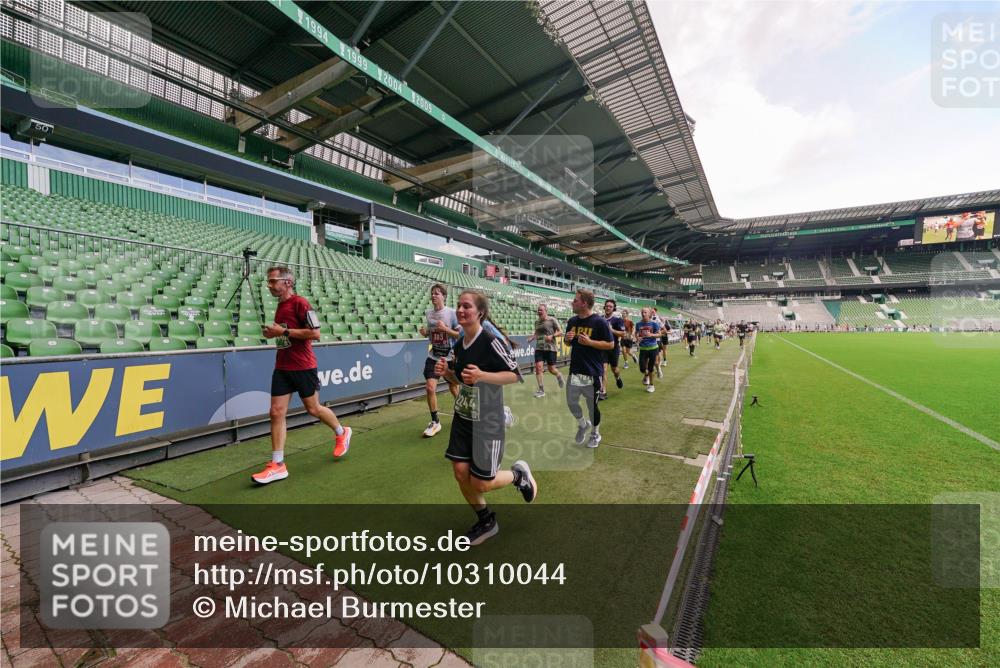 13.09.2026 - 21. swb-Marathon Bremen Michael Burmester http://msf.ph/oto/10310044 13.09.2026 13:07:17 Laufen im Stadion 109, 132, 156, 287, 303, 310, 372, 430, 454, 489, 578, 607, 613, 682, 716, 784, 800, 808, 809, 831, 834, 846, 911, 922, 1083, 1173, 1189, 1205, 1210, 1274, 1322, 1364, 1365, 1369, 1387, 1395, 1437, 1532, 1545, 1574, 1581, 1600, 1823, 1831, 1841, 1848, 1854, 1871, 1909, 1926, 1938, 2003, 2070, 2076, 2090, 2215, 2219, 2275, 2283, 2318, 2355, 2356, 2393, 2405, 2440, 2492, 2565, 2611, 2699, 2707, 2721, 2731, 2755, 2802, 2818, 2831, 2866, 2902, 2911, 2949, 2960, 3055 meine-sportfotos.de