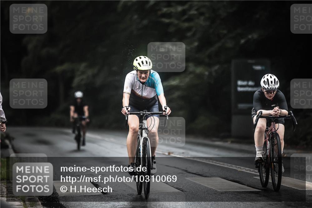 13.09.2026 - Stadtparktriathlon H.Heesch http://msf.ph/oto/10310069 13.09.2026 12:50:01 Radfahren 1089, 1177, 1210, 1276, 1300 meine-sportfotos.de