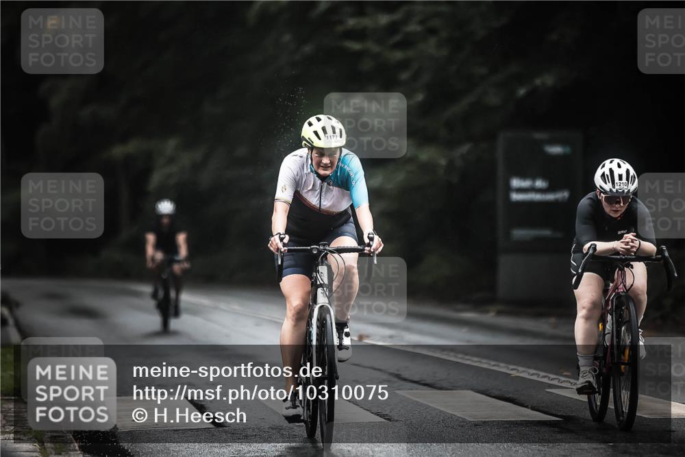 13.09.2026 - Stadtparktriathlon H.Heesch http://msf.ph/oto/10310075 13.09.2026 12:50:01 Radfahren 1089, 1177, 1210, 1276, 1300 meine-sportfotos.de