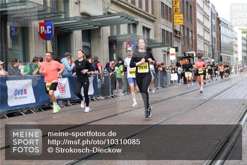 13.09.2026 - 21. swb-Marathon Bremen Strokosch-Dieckow http://msf.ph/oto/10310085 13.09.2026 10:54:55 Ziel 10555, 10725, 11001, 11014, 11466, 11631, 11908, 11910, 11976, 12201, 12218, 12258, 12549, 10589, 10608, 10646, 10704, 10901, 11040, 11174, 11569, 11620, 11860, 11874, 11889, 11976, 12038, 12313, 12519, 12800, 13526, 13592 meine-sportfotos.de