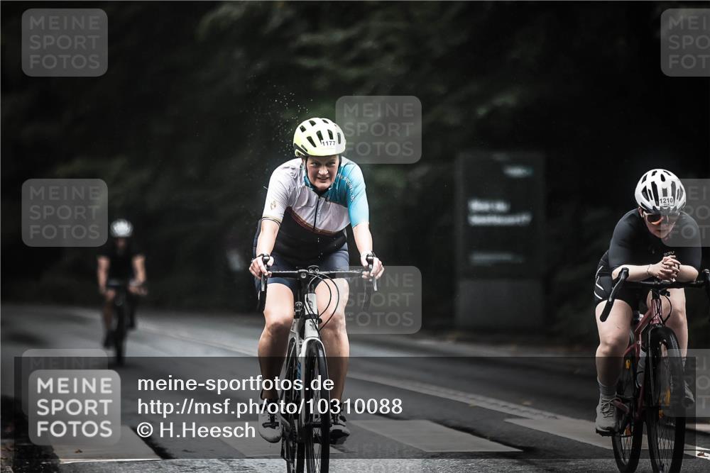 13.09.2026 - Stadtparktriathlon H.Heesch http://msf.ph/oto/10310088 13.09.2026 12:50:01 Radfahren 1089, 1177, 1210, 1276, 1300 meine-sportfotos.de