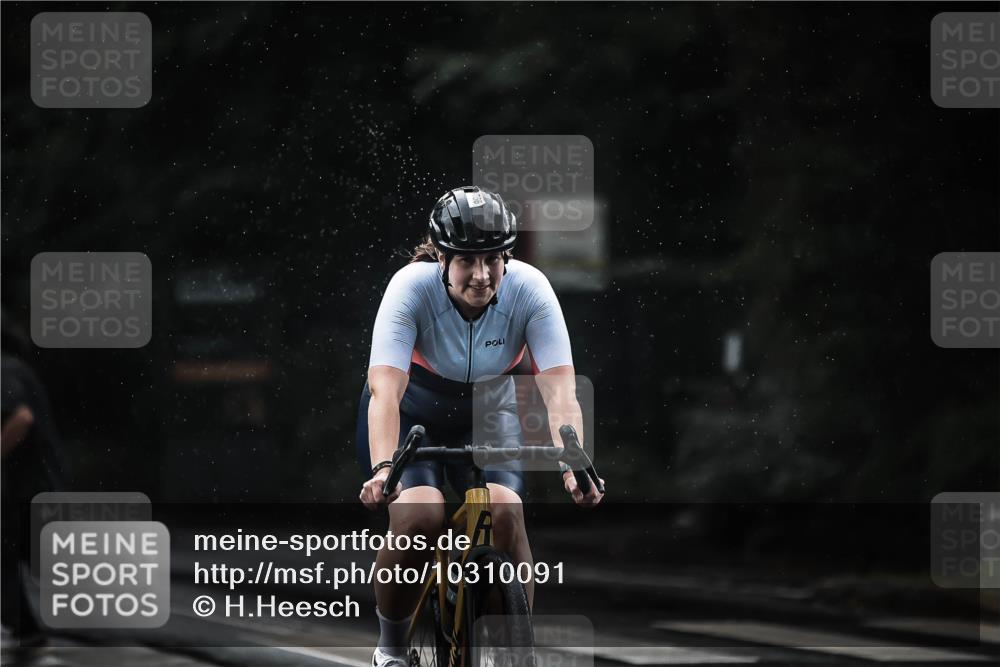 13.09.2026 - Stadtparktriathlon H.Heesch http://msf.ph/oto/10310091 13.09.2026 11:43:13 Radfahren 756, 828, 908, 916, 918, 924 meine-sportfotos.de