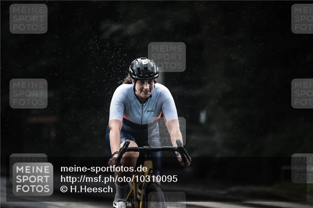 13.09.2026 - Stadtparktriathlon H.Heesch http://msf.ph/oto/10310095 13.09.2026 11:43:13 Radfahren 756, 828, 908, 916, 918, 924 meine-sportfotos.de