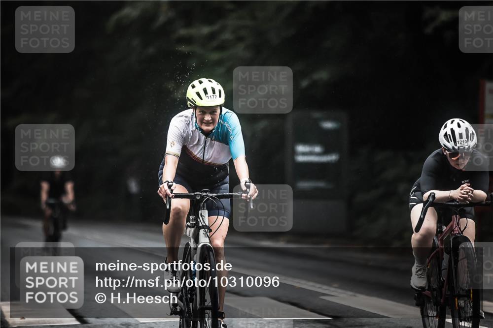 13.09.2026 - Stadtparktriathlon H.Heesch http://msf.ph/oto/10310096 13.09.2026 12:50:01 Radfahren 1089, 1177, 1210, 1276, 1300 meine-sportfotos.de
