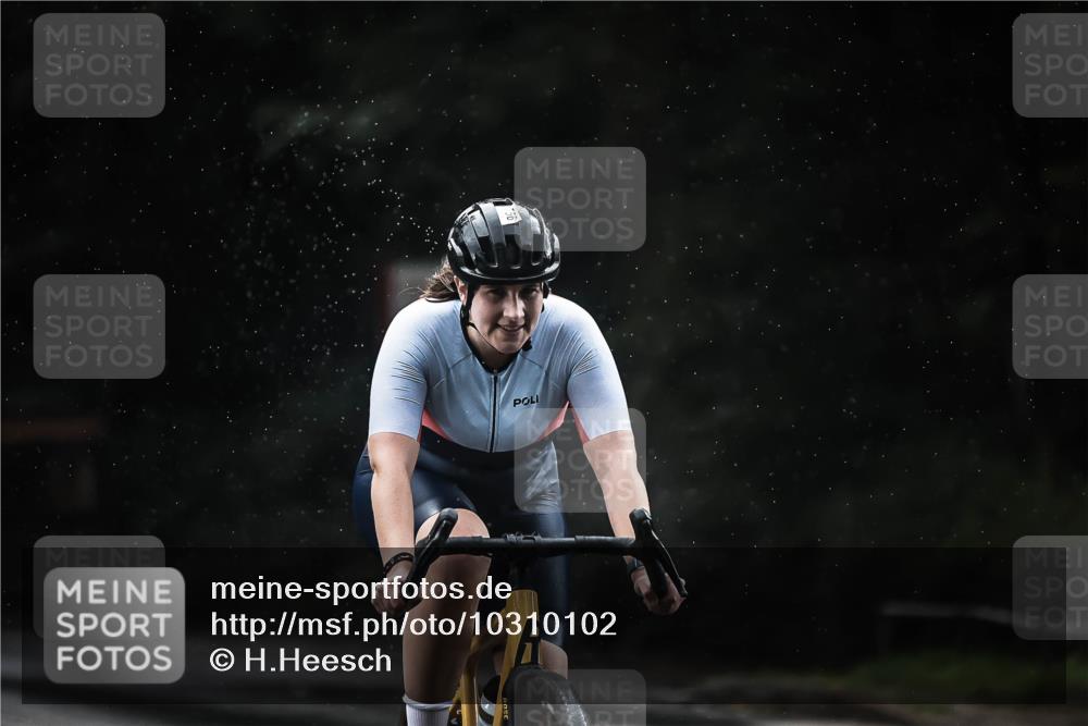 13.09.2026 - Stadtparktriathlon H.Heesch http://msf.ph/oto/10310102 13.09.2026 11:43:13 Radfahren 756, 828, 908, 916, 918, 924 meine-sportfotos.de
