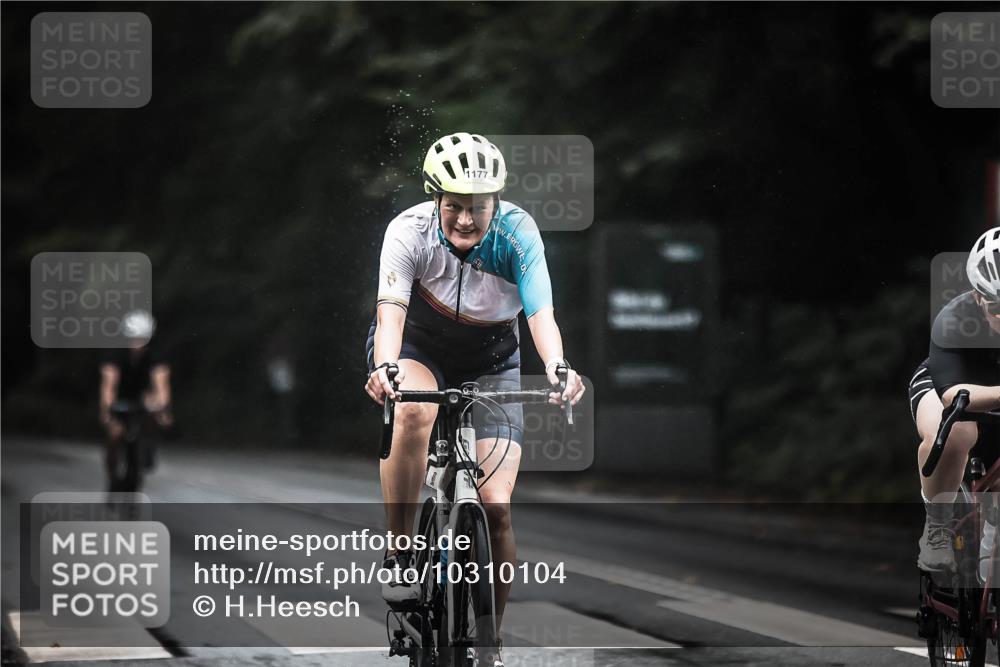 13.09.2026 - Stadtparktriathlon H.Heesch http://msf.ph/oto/10310104 13.09.2026 12:50:02 Radfahren 1089, 1177, 1210, 1276, 1300 meine-sportfotos.de