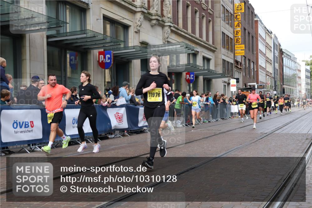13.09.2026 - 21. swb-Marathon Bremen Strokosch-Dieckow http://msf.ph/oto/10310128 13.09.2026 10:54:56 Ziel 10555, 10725, 11001, 11014, 11466, 11631, 11908, 11910, 12201, 12218, 12258, 12549, 10589, 10608, 10646, 10704, 10901, 11040, 11174, 11569, 11620, 11860, 11874, 11889, 11976, 12313, 12519, 12800, 13526, 13592 meine-sportfotos.de