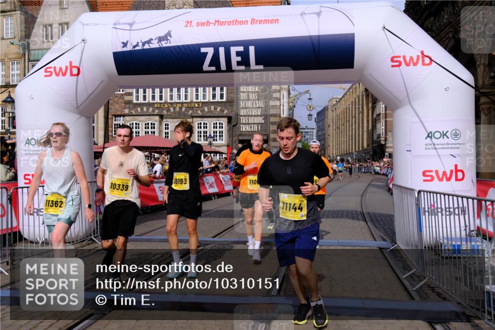 13.09.2026 - 21. swb-Marathon Bremen Tim E. http://msf.ph/oto/10310151 13.09.2026 10:52:58 Ziel 10193, 10339, 10652, 10734, 10812, 10827, 10906, 11002, 11109, 11144, 11350, 11362, 11597, 12338, 12361, 12399, 12439, 12533 meine-sportfotos.de
