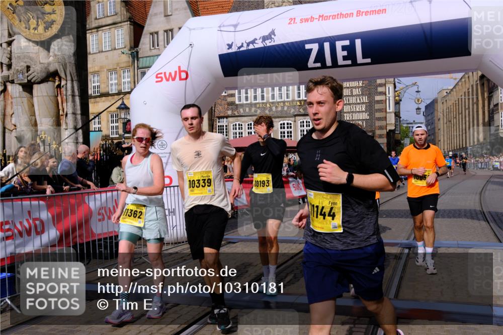 13.09.2026 - 21. swb-Marathon Bremen Tim E. http://msf.ph/oto/10310181 13.09.2026 10:52:59 Ziel 10193, 10339, 10652, 10734, 10812, 10827, 10906, 11002, 11038, 11109, 11144, 11350, 11362, 11597, 12338, 12361, 12399, 12439, 12533 meine-sportfotos.de