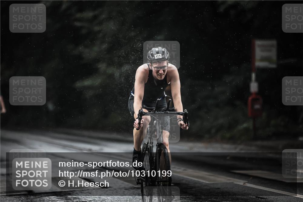 13.09.2026 - Stadtparktriathlon H.Heesch http://msf.ph/oto/10310199 13.09.2026 11:43:20 Radfahren 828, 854, 914, 918 meine-sportfotos.de