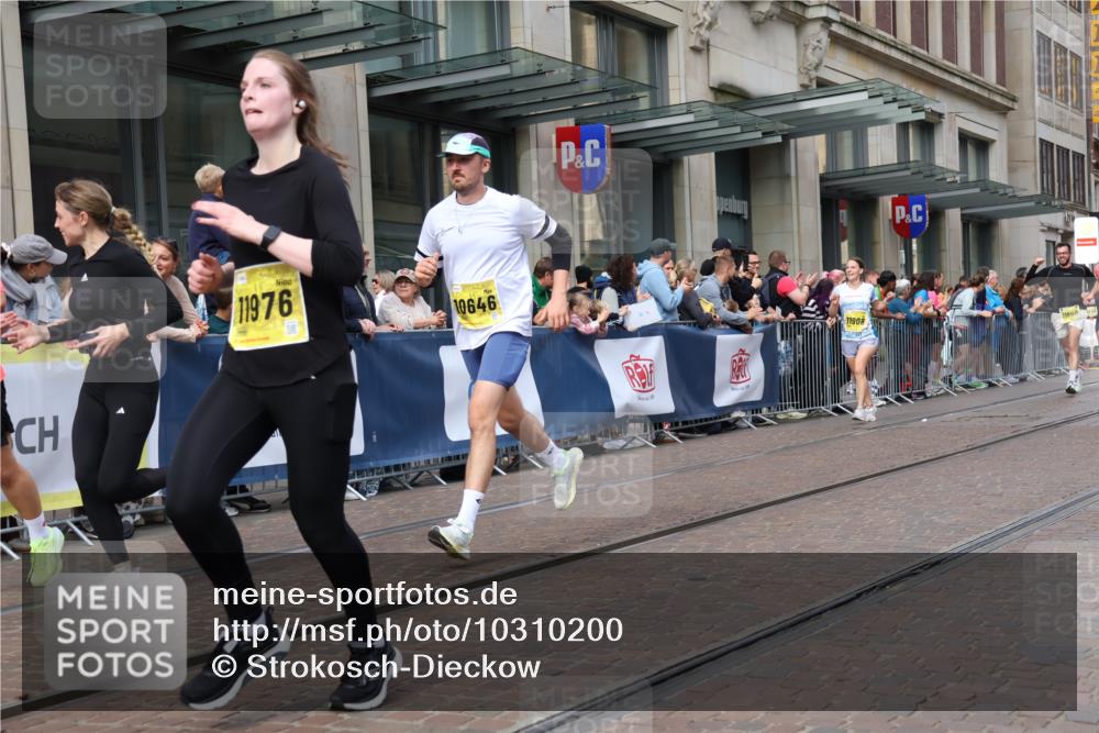 13.09.2026 - 21. swb-Marathon Bremen Strokosch-Dieckow http://msf.ph/oto/10310200 13.09.2026 10:54:57 Ziel 10555, 10725, 11001, 11014, 11466, 11631, 11908, 11910, 12201, 12218, 12258, 12549, 10589, 10608, 10646, 10704, 10901, 11040, 11174, 11569, 11620, 11860, 11874, 11889, 11976, 12313, 12519, 12800, 13526, 13592 meine-sportfotos.de