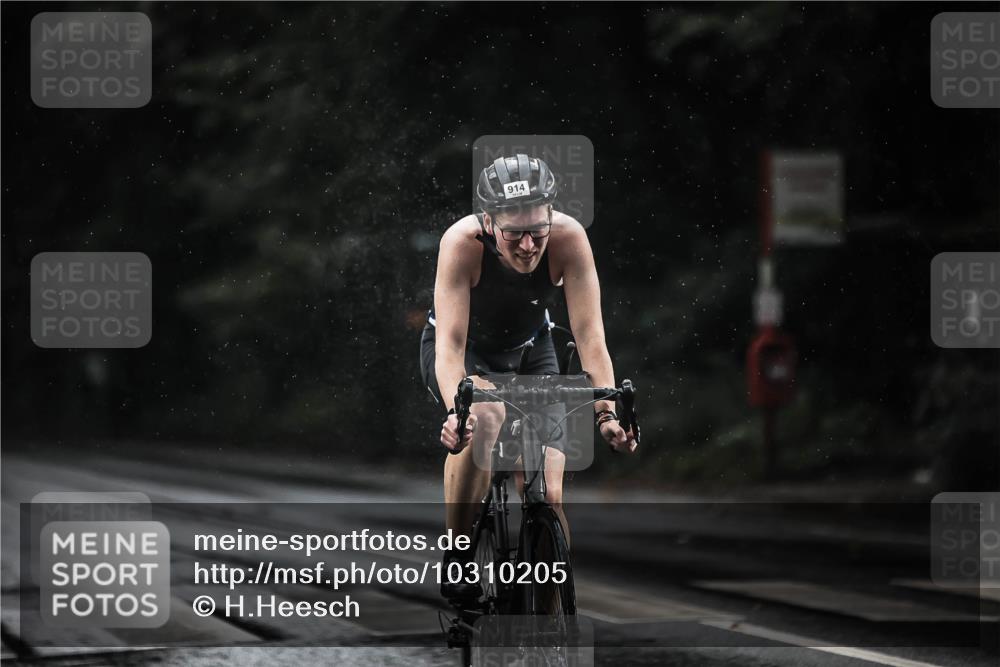 13.09.2026 - Stadtparktriathlon H.Heesch http://msf.ph/oto/10310205 13.09.2026 11:43:20 Radfahren 828, 854, 914, 918 meine-sportfotos.de
