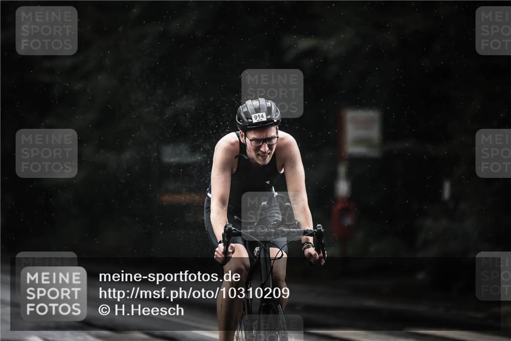 13.09.2026 - Stadtparktriathlon H.Heesch http://msf.ph/oto/10310209 13.09.2026 11:43:20 Radfahren 828, 854, 914, 918 meine-sportfotos.de