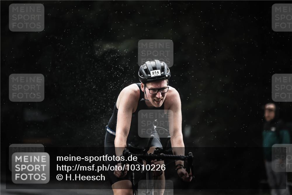 13.09.2026 - Stadtparktriathlon H.Heesch http://msf.ph/oto/10310226 13.09.2026 11:43:21 Radfahren 854, 914, 918 meine-sportfotos.de