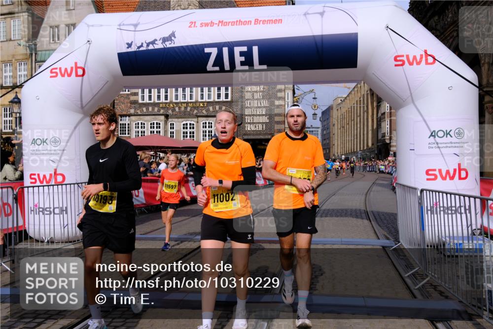 13.09.2026 - 21. swb-Marathon Bremen Tim E. http://msf.ph/oto/10310229 13.09.2026 10:53:00 Ziel 10193, 10339, 10652, 10734, 10812, 10827, 10906, 11002, 11038, 11109, 11144, 11350, 11362, 11597, 12338, 12361, 12399, 12533 meine-sportfotos.de