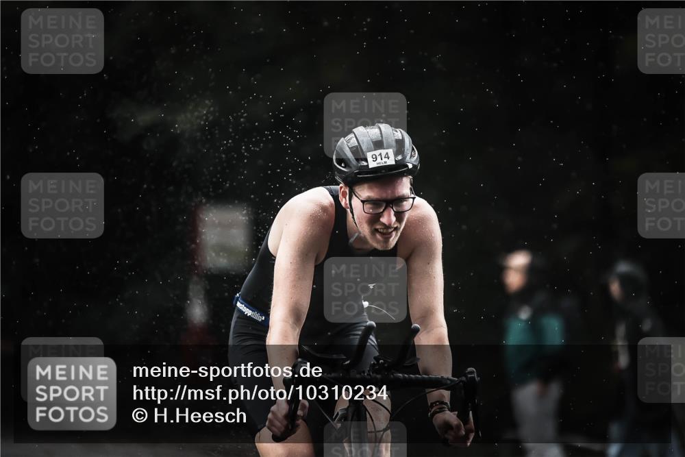 13.09.2026 - Stadtparktriathlon H.Heesch http://msf.ph/oto/10310234 13.09.2026 11:43:21 Radfahren 854, 914, 918 meine-sportfotos.de