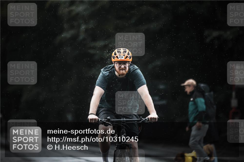13.09.2026 - Stadtparktriathlon H.Heesch http://msf.ph/oto/10310245 13.09.2026 11:43:24 Radfahren 854, 914, 918 meine-sportfotos.de