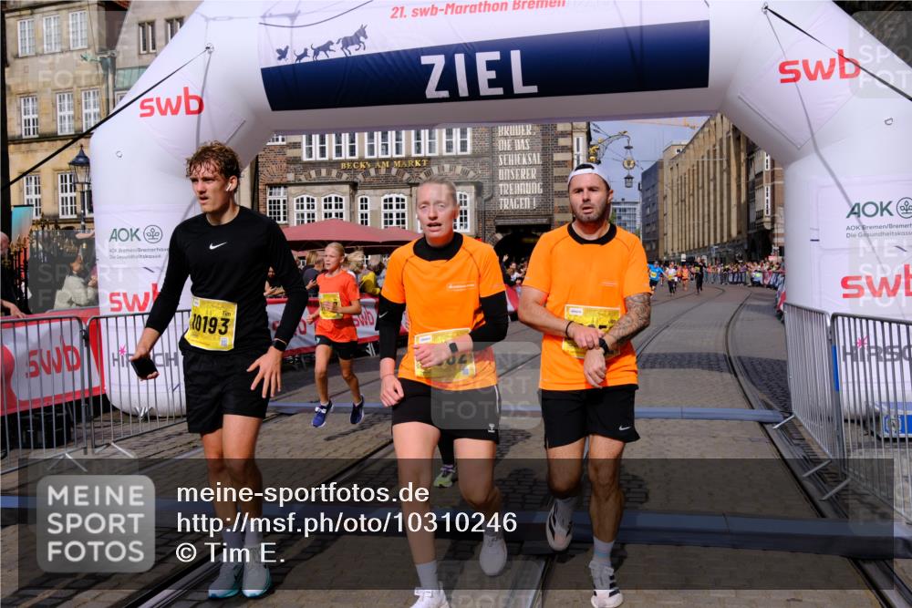 13.09.2026 - 21. swb-Marathon Bremen Tim E. http://msf.ph/oto/10310246 13.09.2026 10:53:00 Ziel 10193, 10339, 10652, 10734, 10812, 10827, 10906, 11002, 11038, 11109, 11144, 11350, 11362, 11597, 12338, 12361, 12399, 12533 meine-sportfotos.de