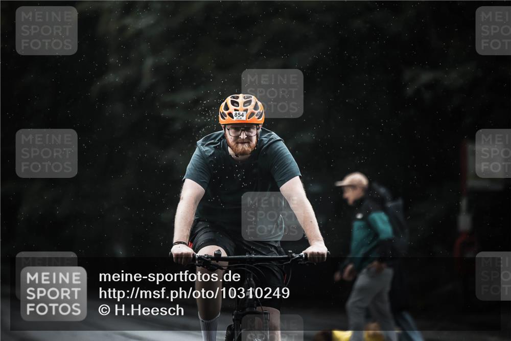 13.09.2026 - Stadtparktriathlon H.Heesch http://msf.ph/oto/10310249 13.09.2026 11:43:24 Radfahren 854, 914, 918 meine-sportfotos.de