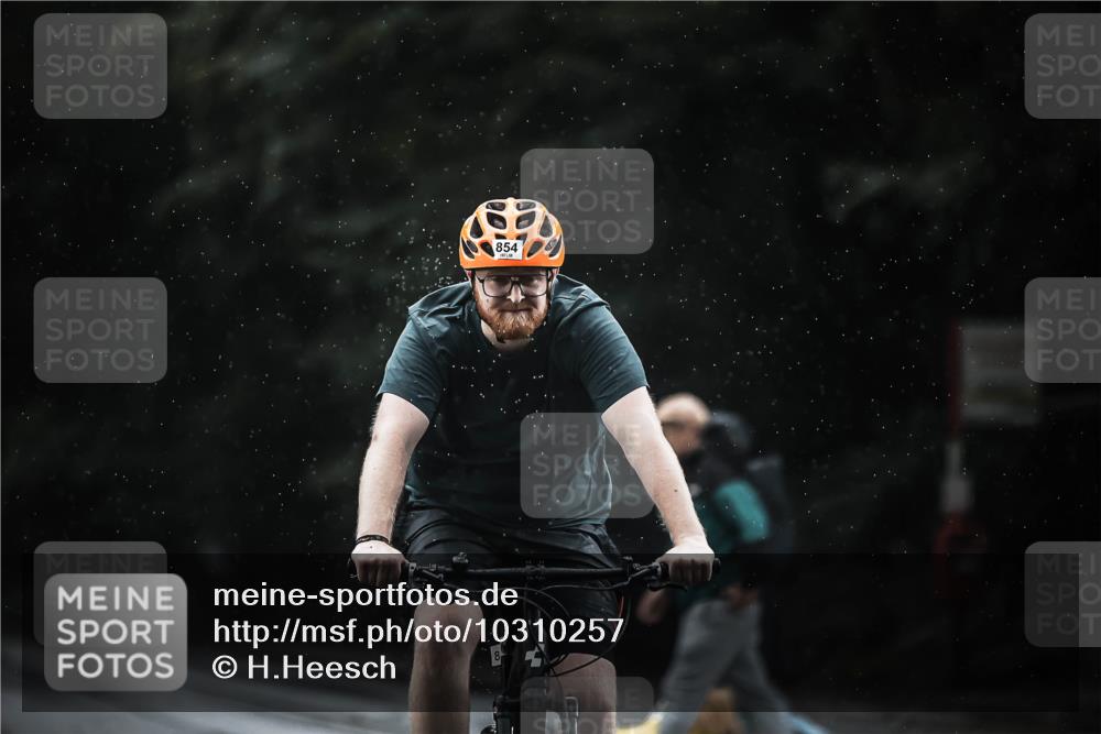 13.09.2026 - Stadtparktriathlon H.Heesch http://msf.ph/oto/10310257 13.09.2026 11:43:24 Radfahren 854, 914, 918 meine-sportfotos.de