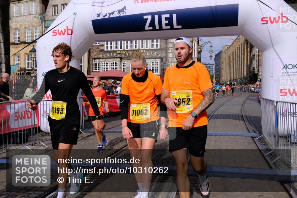 13.09.2026 - 21. swb-Marathon Bremen Tim E. http://msf.ph/oto/10310262 13.09.2026 10:53:00 Ziel 10193, 10339, 10652, 10734, 10812, 10827, 10906, 11002, 11038, 11109, 11144, 11350, 11362, 11597, 12338, 12361, 12399, 12533 meine-sportfotos.de