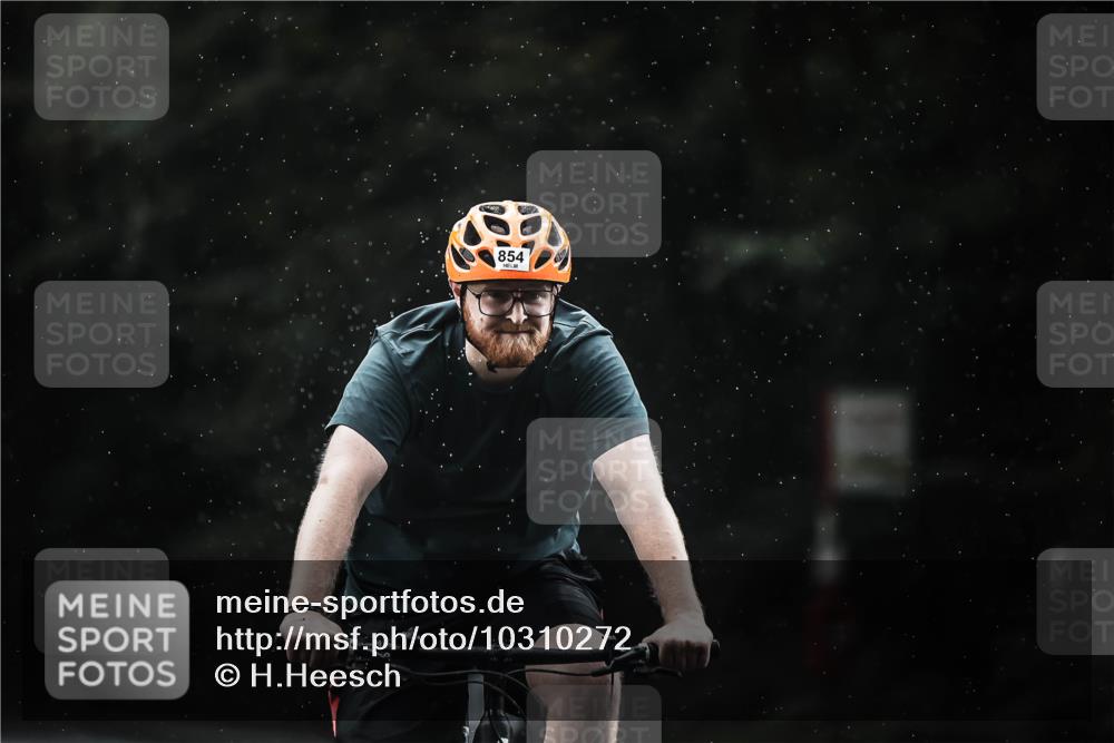13.09.2026 - Stadtparktriathlon H.Heesch http://msf.ph/oto/10310272 13.09.2026 11:43:24 Radfahren 854, 914, 918 meine-sportfotos.de