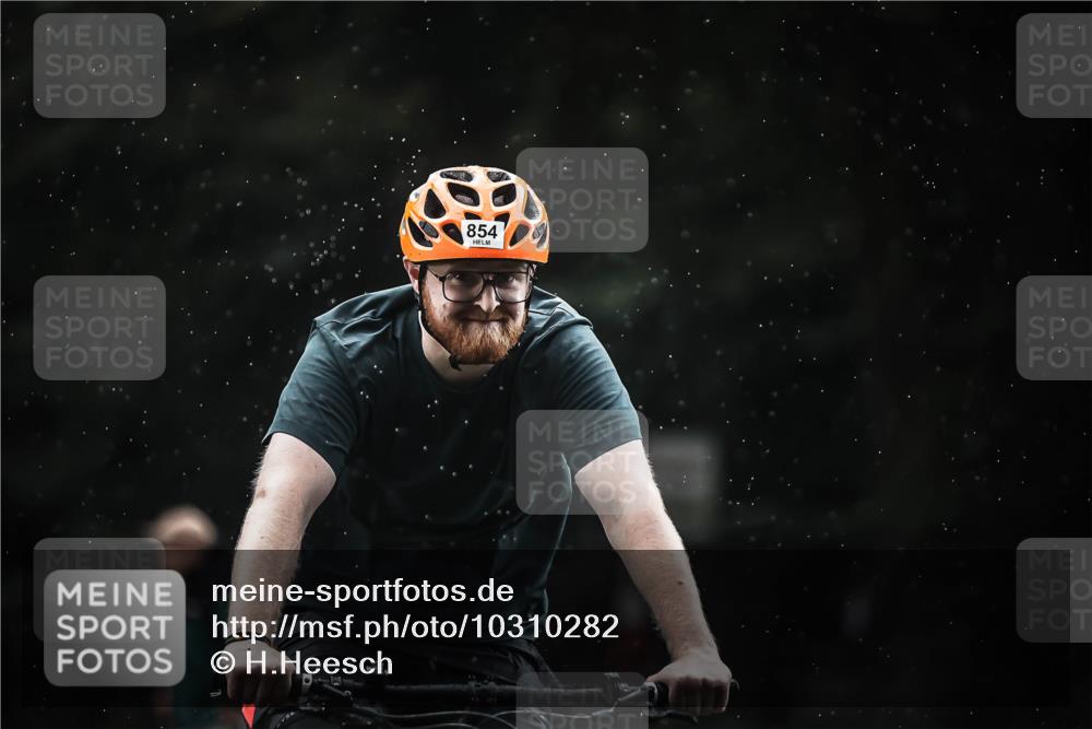 13.09.2026 - Stadtparktriathlon H.Heesch http://msf.ph/oto/10310282 13.09.2026 11:43:24 Radfahren 854, 914, 918 meine-sportfotos.de