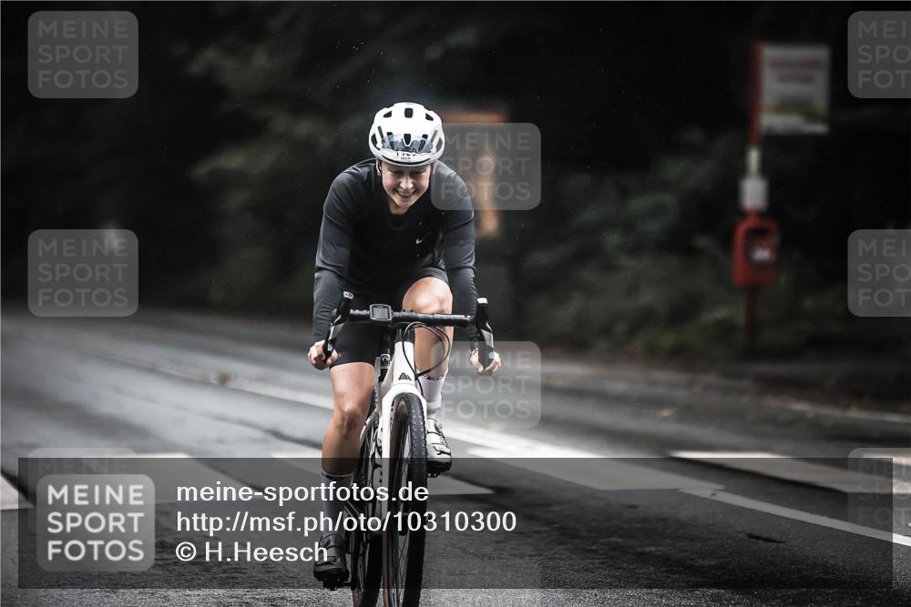 13.09.2026 - Stadtparktriathlon H.Heesch http://msf.ph/oto/10310300 13.09.2026 12:50:24 Radfahren 1080, 1094, 1144, 1150, 1249 meine-sportfotos.de