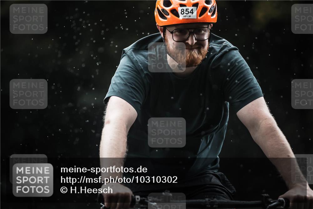 13.09.2026 - Stadtparktriathlon H.Heesch http://msf.ph/oto/10310302 13.09.2026 11:43:25 Radfahren 854, 914 meine-sportfotos.de