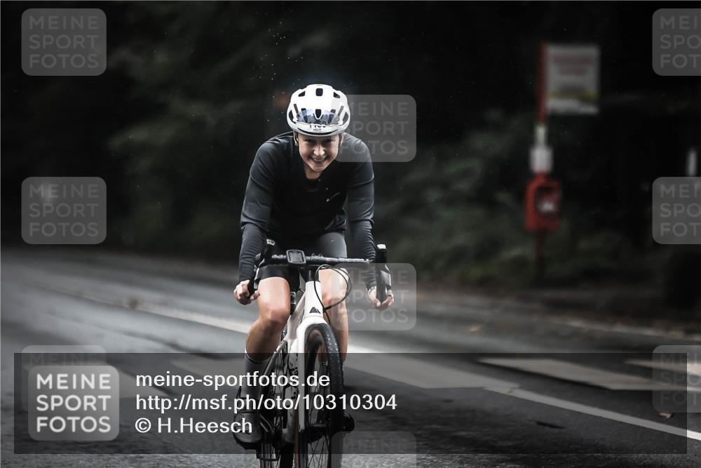 13.09.2026 - Stadtparktriathlon H.Heesch http://msf.ph/oto/10310304 13.09.2026 12:50:25 Radfahren 1080, 1094, 1144, 1150, 1249 meine-sportfotos.de