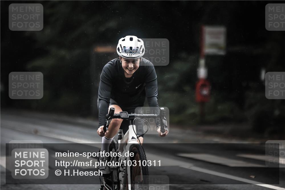 13.09.2026 - Stadtparktriathlon H.Heesch http://msf.ph/oto/10310311 13.09.2026 12:50:25 Radfahren 1080, 1094, 1144, 1150, 1249 meine-sportfotos.de