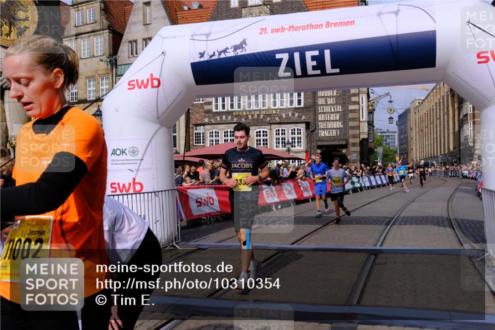 13.09.2026 - 21. swb-Marathon Bremen Tim E. http://msf.ph/oto/10310354 13.09.2026 10:53:02 Ziel 10193, 10304, 10339, 10652, 10734, 10827, 10906, 11002, 11038, 11109, 11144, 11350, 11362, 11597, 12019, 12338, 12399 meine-sportfotos.de