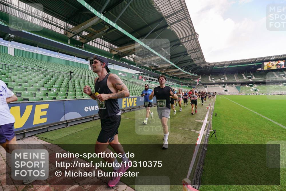 13.09.2026 - 21. swb-Marathon Bremen Michael Burmester http://msf.ph/oto/10310375 13.09.2026 13:07:49 Laufen im Stadion 132, 156, 303, 310, 372, 489, 551, 607, 682, 716, 800, 808, 809, 831, 834, 846, 884, 911, 922, 1083, 1124, 1173, 1189, 1205, 1210, 1285, 1289, 1322, 1364, 1369, 1387, 1395, 1437, 1532, 1545, 1559, 1600, 1688, 1823, 1831, 1841, 1848, 1854, 1871, 1899, 1926, 1938, 2003, 2041, 2070, 2090, 2215, 2219, 2229, 2275, 2283, 2318, 2356, 2366, 2405, 2440, 2492, 2565, 2611, 2635, 2699, 2707, 2721, 2727, 2731, 2755, 2782, 2802, 2818, 2831, 2866, 2897, 2902, 2911, 2930, 2949, 2960 meine-sportfotos.de